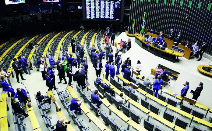 Debate intenso sobre Reforma Tributária divide opiniões em Brasília