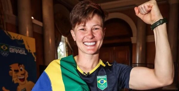 Atleta catarinense de rugby que superou câncer será porta-bandeira do Brasil em Paris