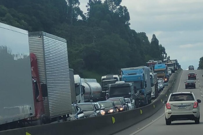 Congestionamentos na BR-101 causam prejuízo de R$ 1 bilhão