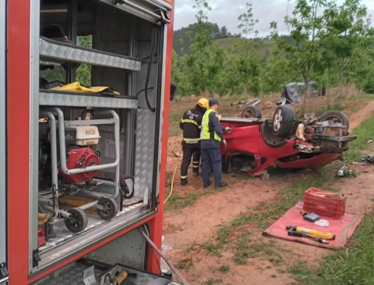 Homem morre em acidente de carro após capotagem em Braço do Norte
