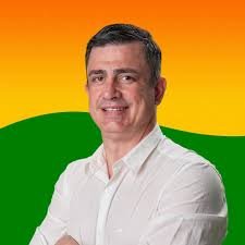 Candidato do MDB sofre emboscada em Jaguaruna; carro foi atingido por tiros